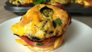 Read more about the article KETO muffinki z szynką