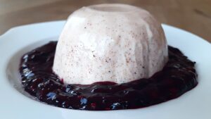 Read more about the article KETO panna cotta piernikowa