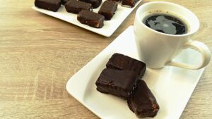 Read more about the article KETO ptasie mleczko| Lekkie jak chmurka, bajecznie pyszne???