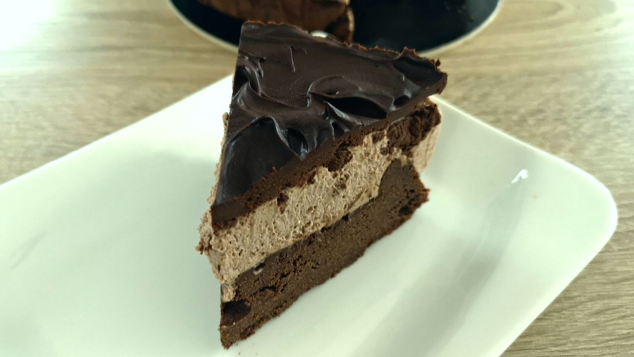 You are currently viewing KETO CZEKOLADOWE CIASTO MARZEŃ