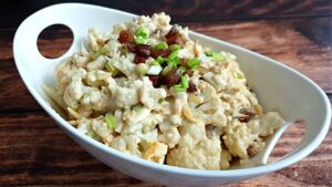 Read more about the article KETO Sałatka a’la ziemniaczana z boczkiem