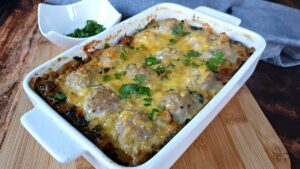 Read more about the article Przepis na mięsne klopsiki w sosie szpinakowo-serowym