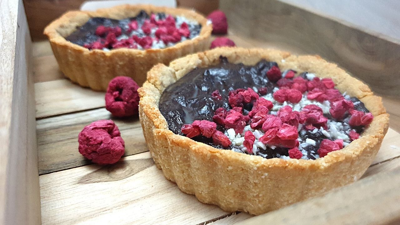 You are currently viewing KETO tartaletki z czekoladą i malinami