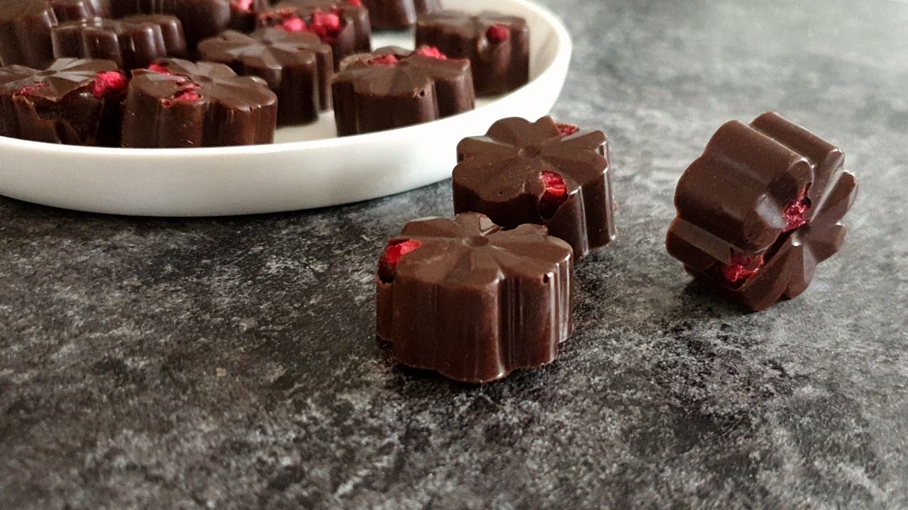 You are currently viewing KETO czekoladki | Tylko 3 składniki | KETO BOMBY TŁUSZCZOWE