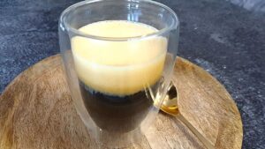 Read more about the article KETO KAWA Z KREMOWĄ PIANKĄ