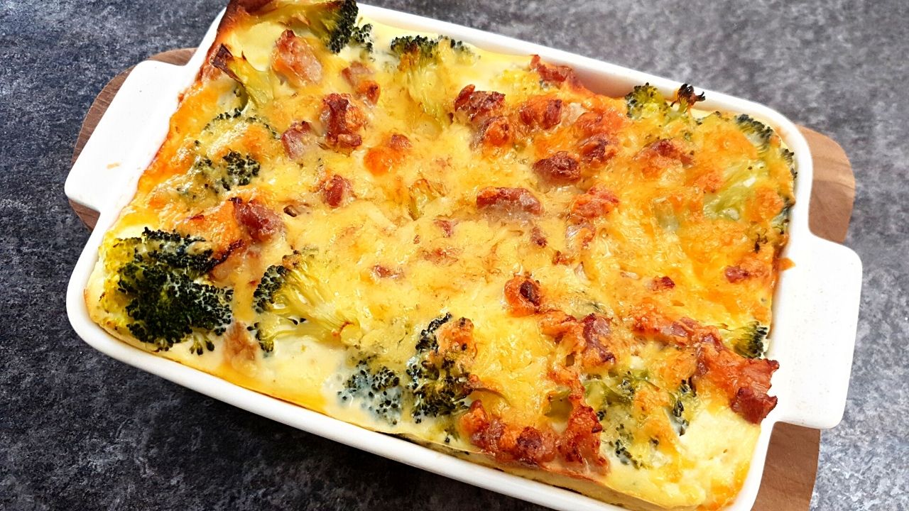 You are currently viewing KETO | ZAPIEKANKA Z BOCZKIEM I BROKUŁAMI