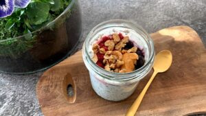 Read more about the article KETO CHIA PUDDING Z MALINAMI