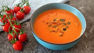 Read more about the article KETO ZUPA POMIDOROWA