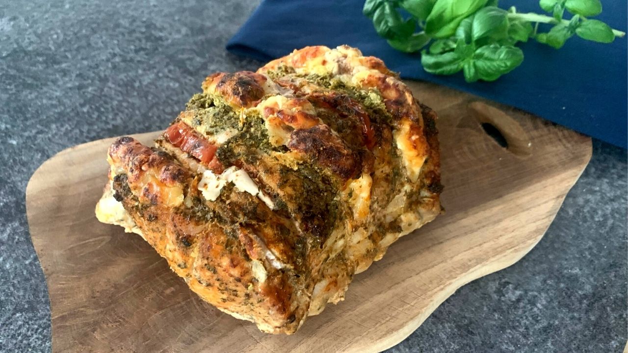 SCHAB NADZIEWANY MOZZARELLĄ, POMIDORAMI I PESTO