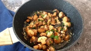 Read more about the article KETO PIECZARKI Z SEREM