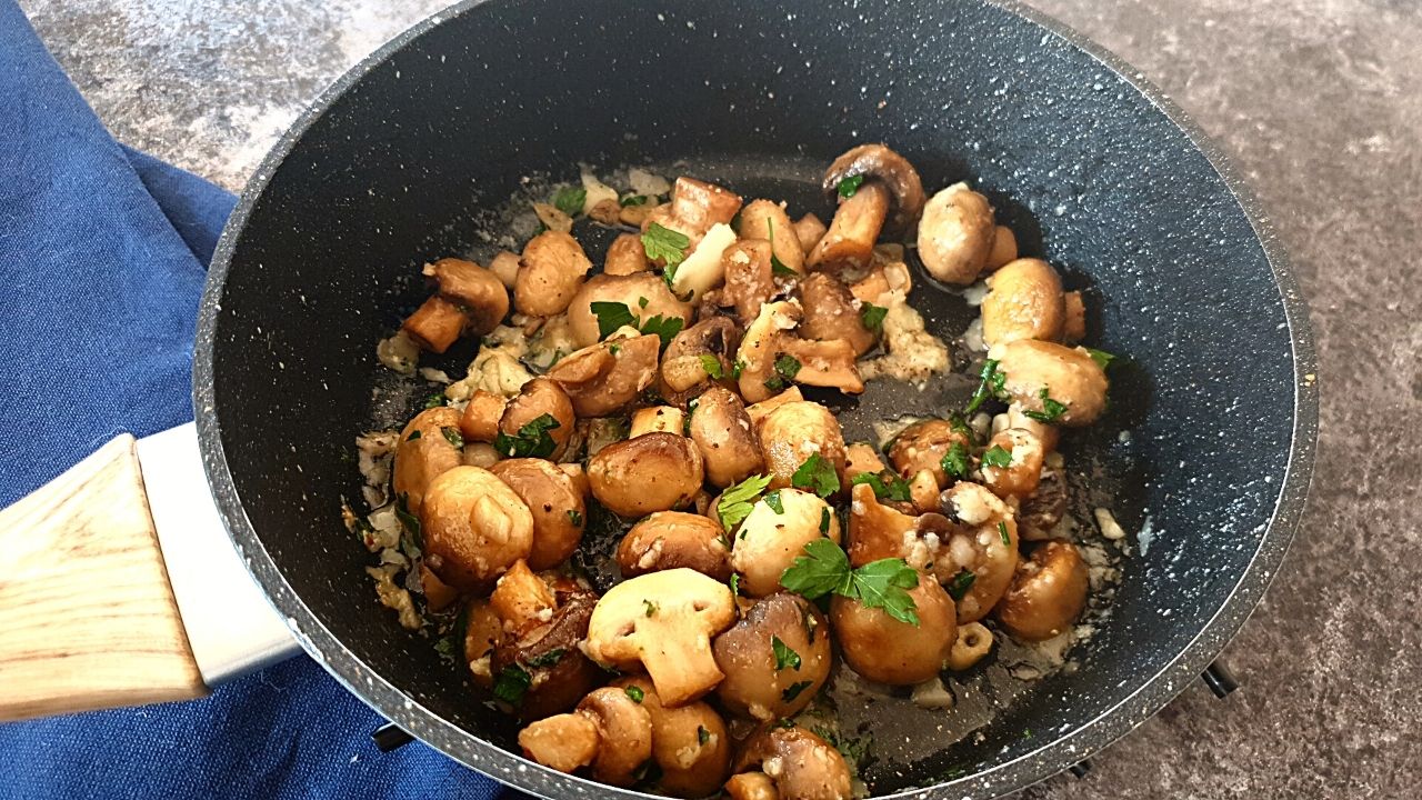 You are currently viewing KETO PIECZARKI Z SEREM