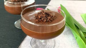 Read more about the article KETO mus czekoladowy gotowy w kilka minut