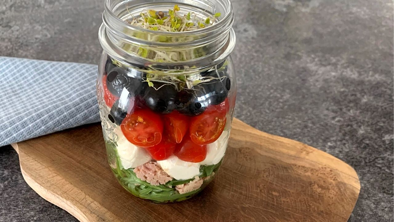 You are currently viewing KETO sałatka z tuńczykiem w 10 minut