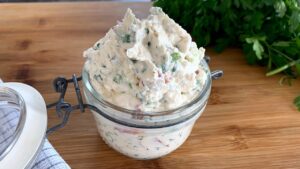 Read more about the article KETO PASTA SEROWA DO NALESNIKÓW, KANAPEK