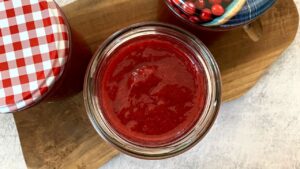 Read more about the article Pyszny domowy dżem truskawkowy bez cukru. Tylko 2 składniki