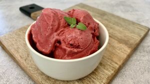 Read more about the article Kremowe lody z 2 składników, które zrobisz w 5 minut