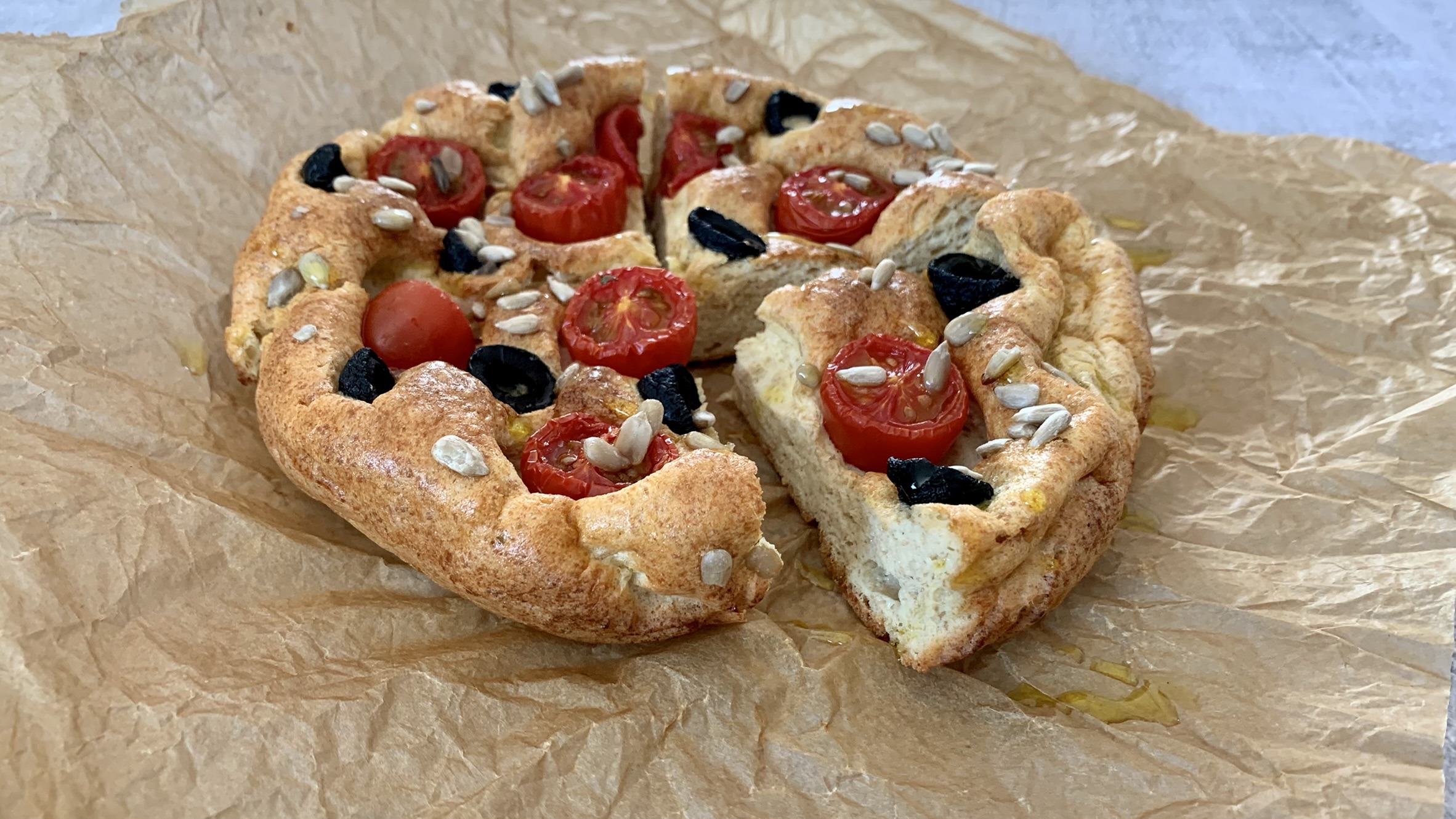 You are currently viewing KETO pieczywo we włoskim stylu, czyli prosty przepis na chleb bez mąki