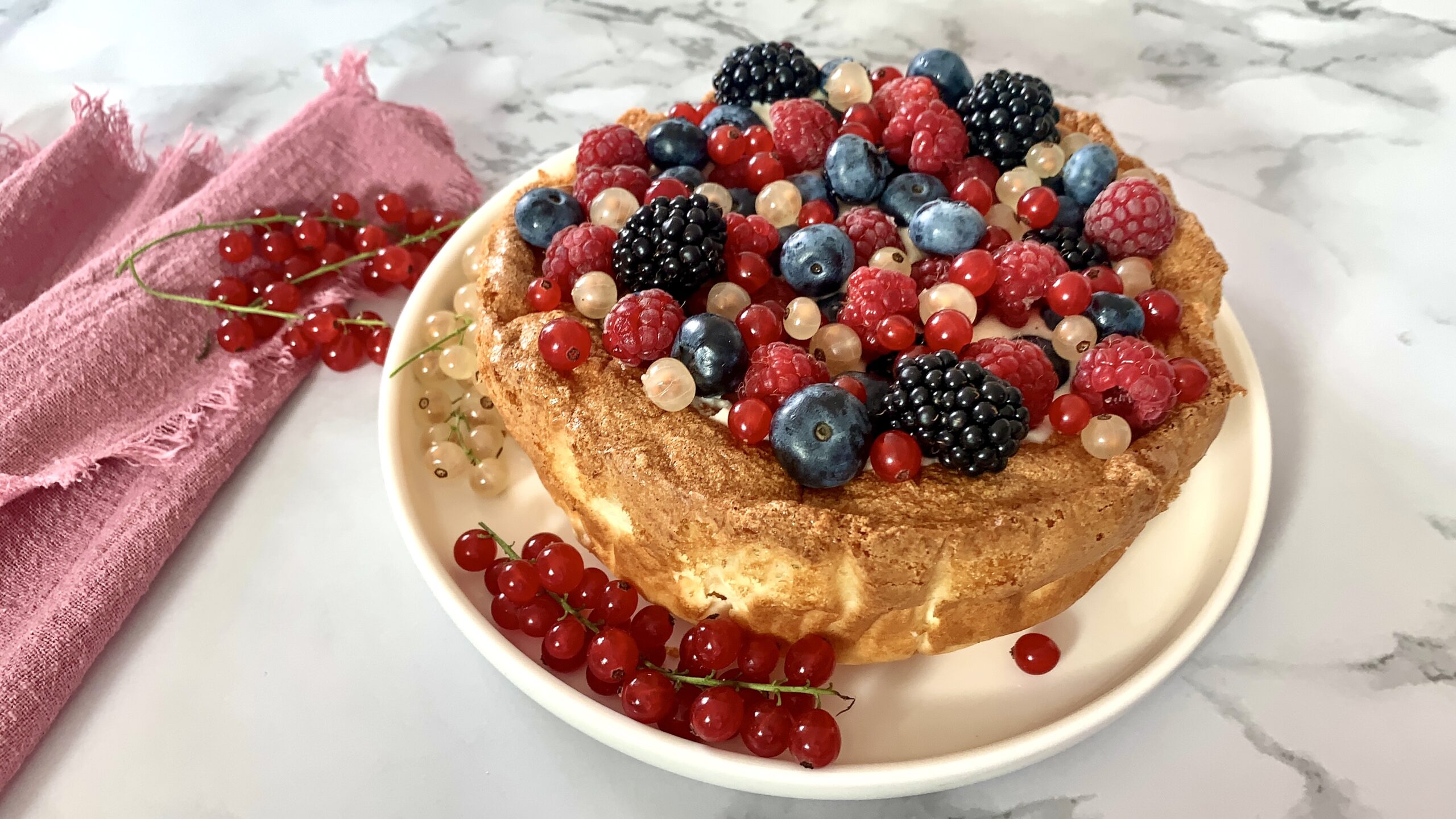 You are currently viewing Przepis na kremowe ciasto z 3 składników, czyli KETO sernik