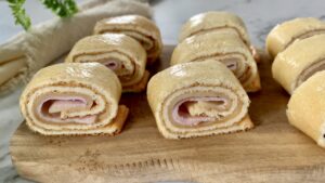 Read more about the article Prosty przepis na śniadanie! KETO Roladki śniadaniowe bez mąki