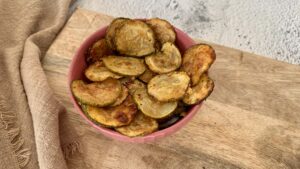 Read more about the article KETO chipsy z cukinii