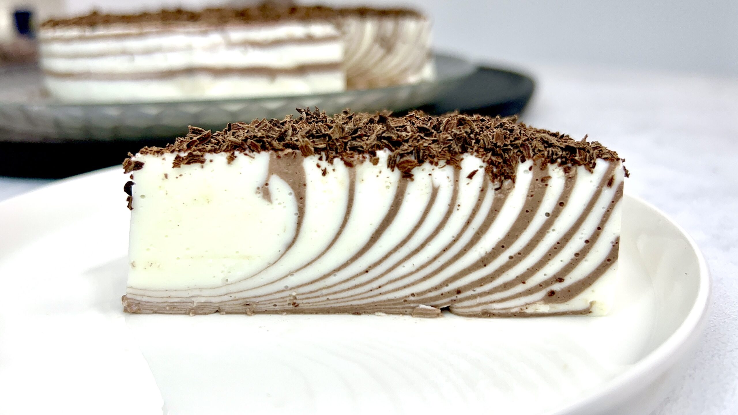 You are currently viewing Przepis na kremowy SERNIK ZEBRA bez pieczenia. Wersja bez cukru