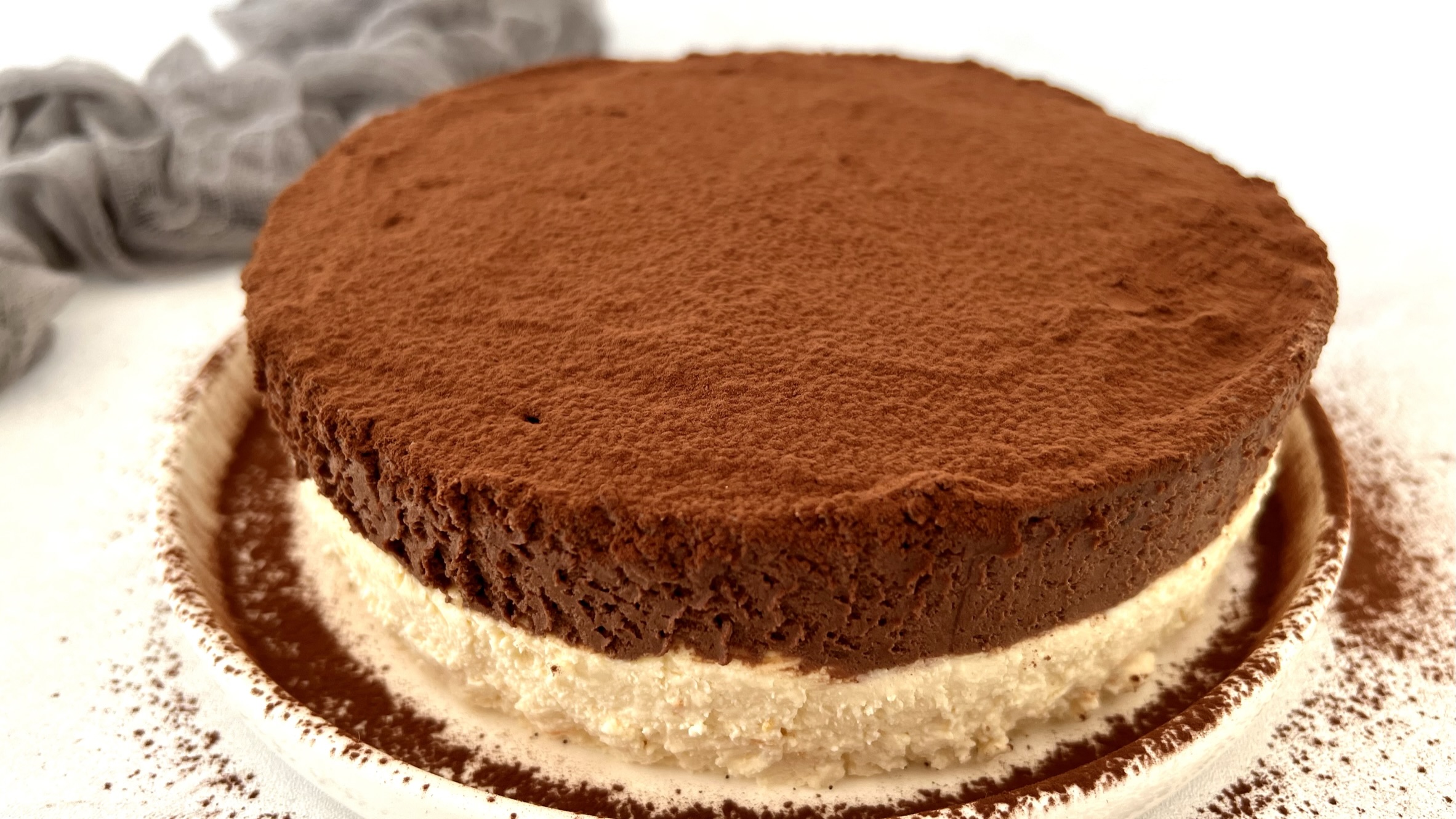 You are currently viewing KETO kremowy sernik z musem czekoladowym