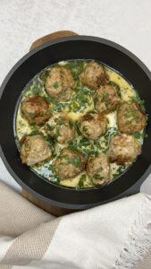 Read more about the article Przepis na pulpety z suszonymi pomidorami w śmietanowym sosie