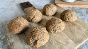 Read more about the article Szybki przepis na zdrowe KETO bułeczki bez węglowodanów, bez mąki