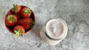 Read more about the article Keto koktajl truskawkowy