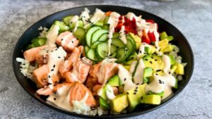 Read more about the article KETO miseczka a’la sushi. Poznaj przepis na pyszny obiad