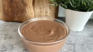 Read more about the article Bajeczny mus czekoladowy, delikatny jak chmurka, zaledwie z 2 składników