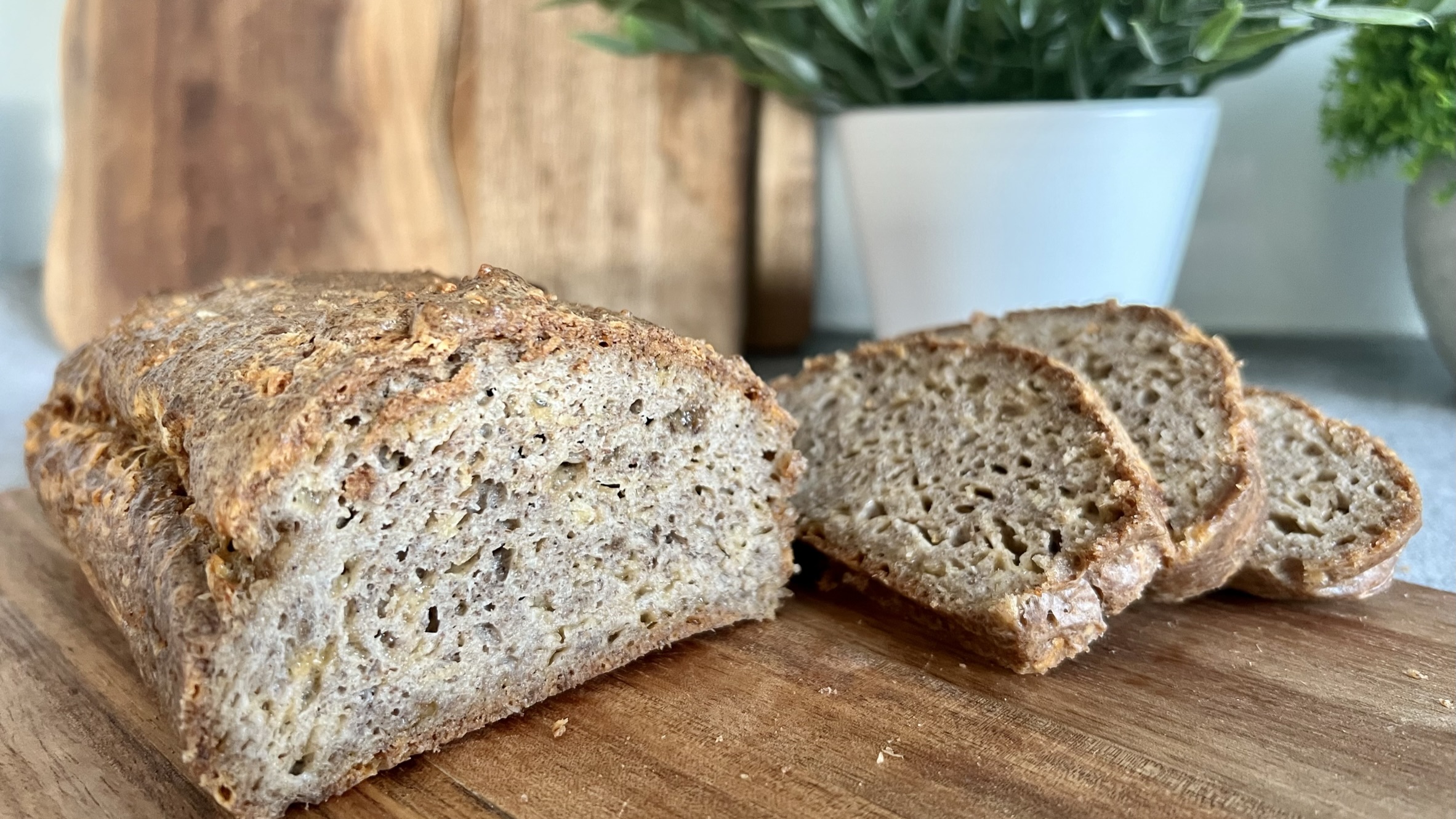 You are currently viewing Odkryj przepis na KETO chleb, który zachowuje świeżość przez kilka dni. Bez mąki i węglowodanów