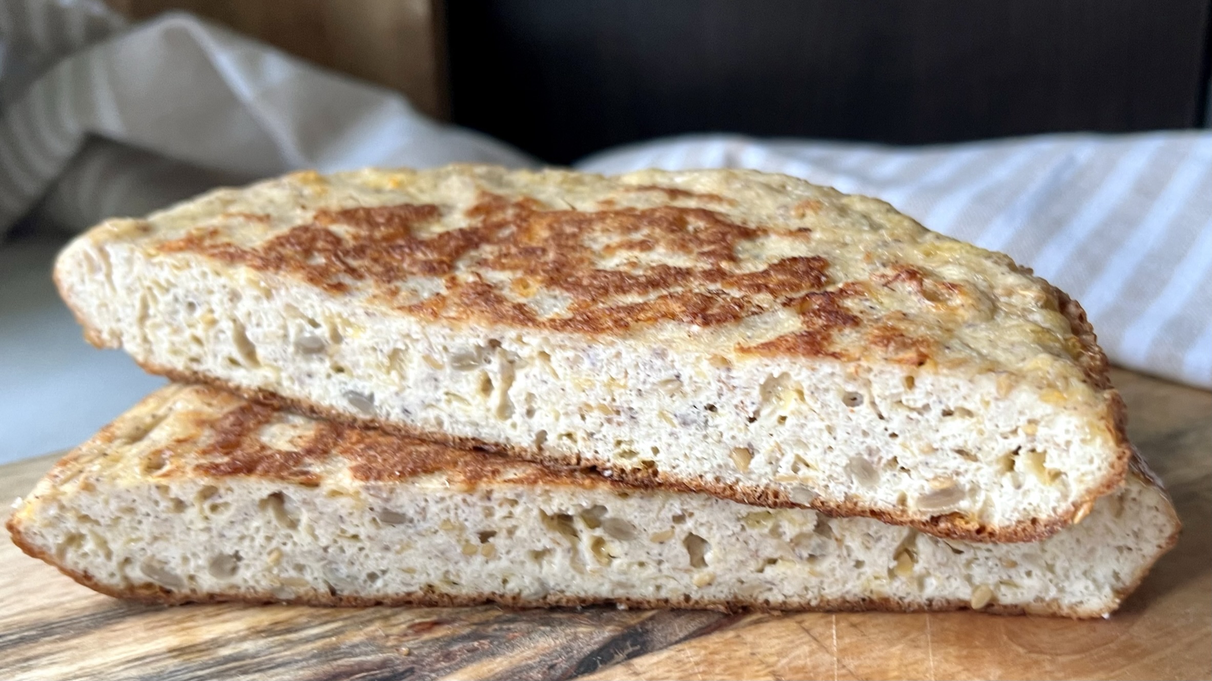 You are currently viewing KETO chlebek z patelni gotowy w mniej niż 15 minut. Tylko 3 g węglowodanów