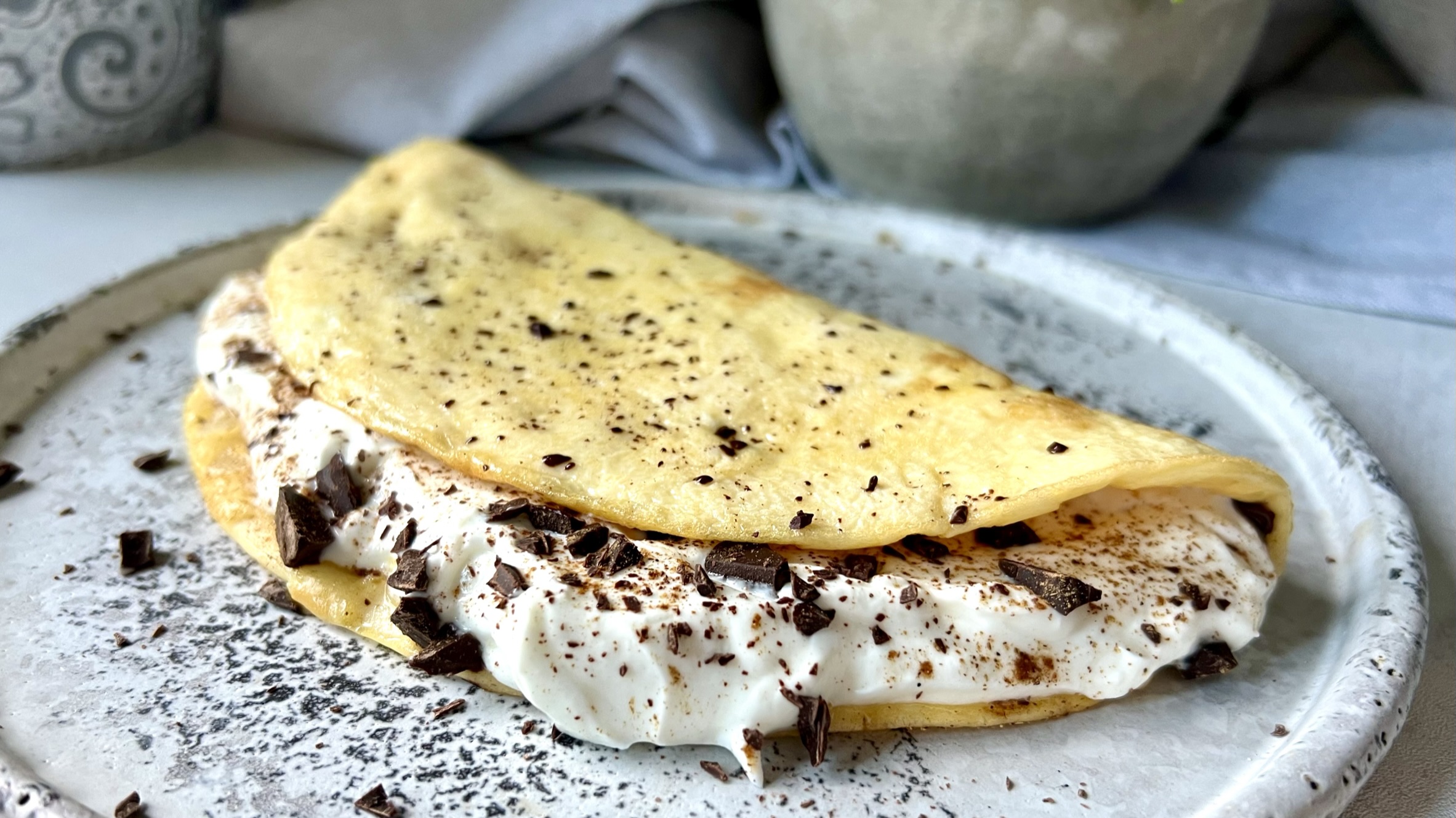 You are currently viewing KETO OMLET z kremowym nadzieniem i czekoladą