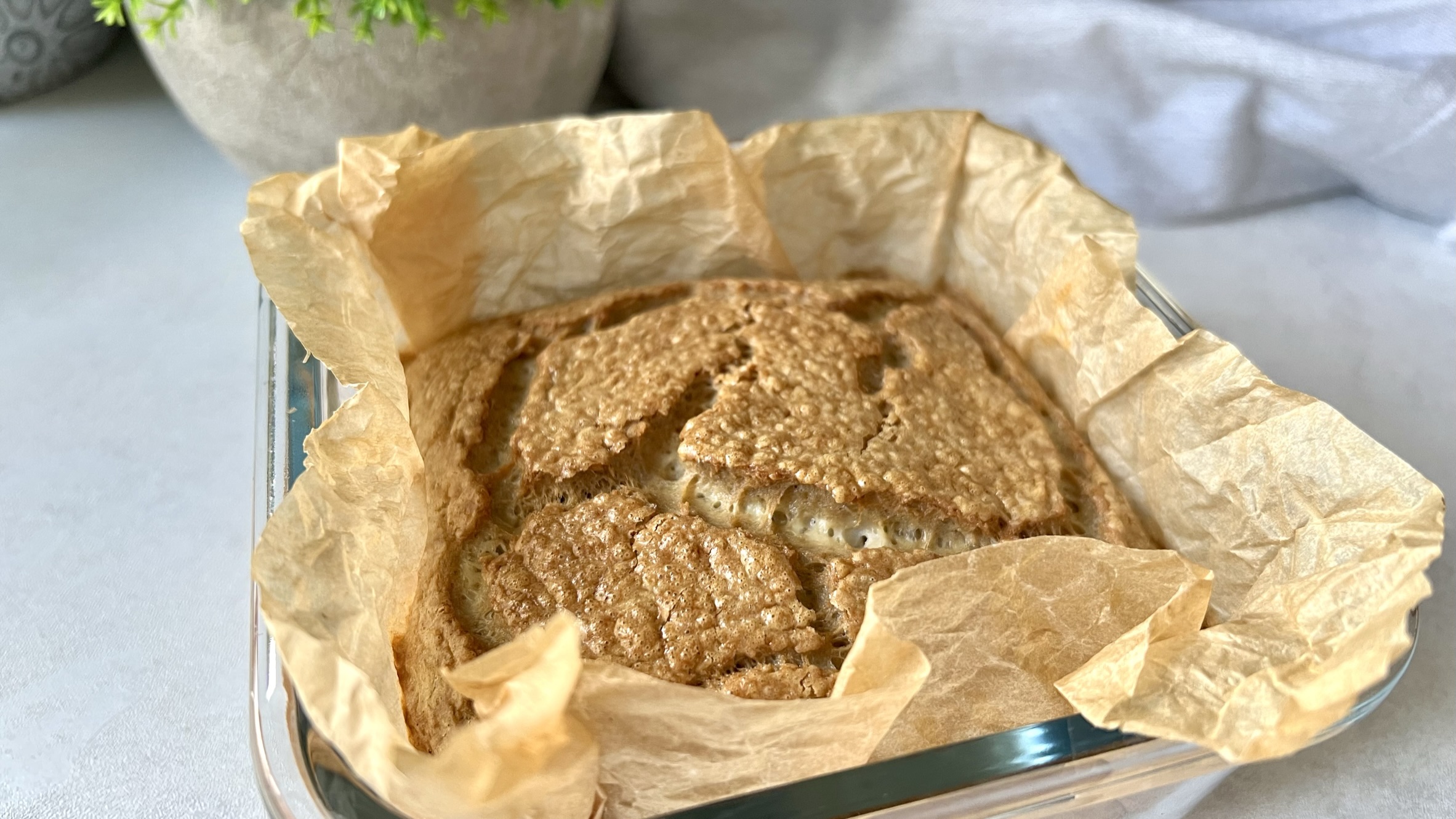 You are currently viewing KETO PIECZYWO Z 3 SKŁADNIKÓW. Bez mąki, bogate w białko.