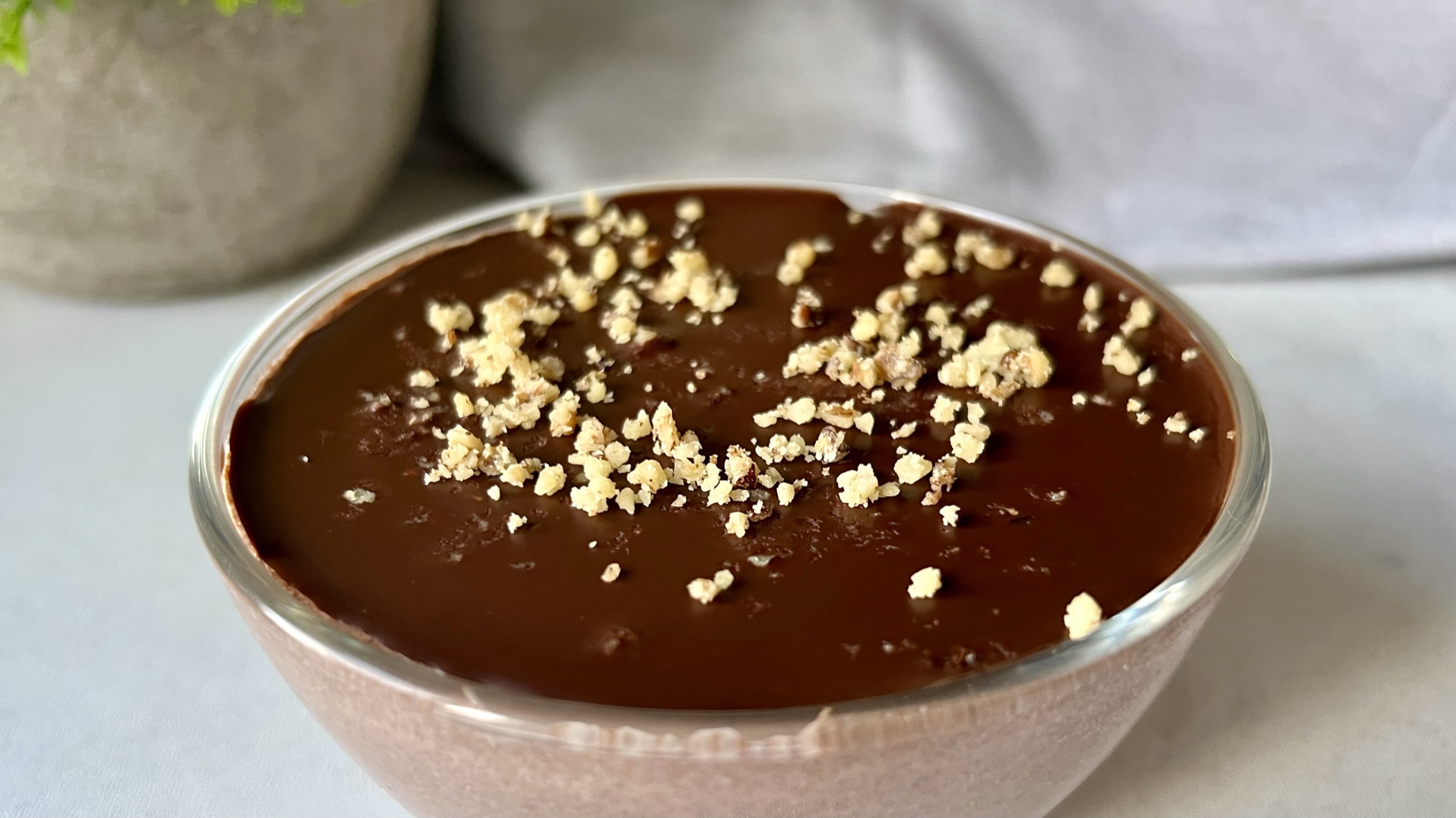 You are currently viewing KETO CHIA PUDDING. Przygotuj a’la budyń bez gotowania z czekoladową polewą