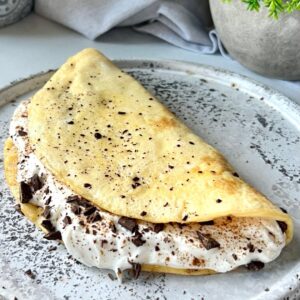 omlet z kremowym nadzieniem