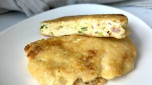 Read more about the article KETO ŚNIADANIOWA TORTILLA, czyli jak przygotować pyszne śniadanie w 15 minut
