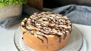 Read more about the article KETO cynamonowiec, czyli pyszne ciasto bez mąki i cukru