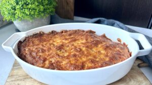 Read more about the article Przepis na pyszną zapiekankę z mielonym mięsem i serem
