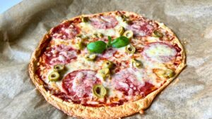 Read more about the article KETO pizza, którą możesz zjeść całą. Ma tylko 500 kcal