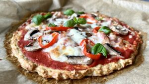 Read more about the article Pizza na spodzie z kurczka, czyli jak zrobić pyszną pizzę bez mąki