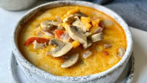 Read more about the article Keto zupa gyros. Sycąca i pyszna do ostatniej łyżki