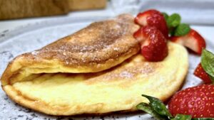 Read more about the article PUSZYSTY OMLET JAPOŃSKI. Przygotuj go bez mąki i cukru. 0g węglowodanów