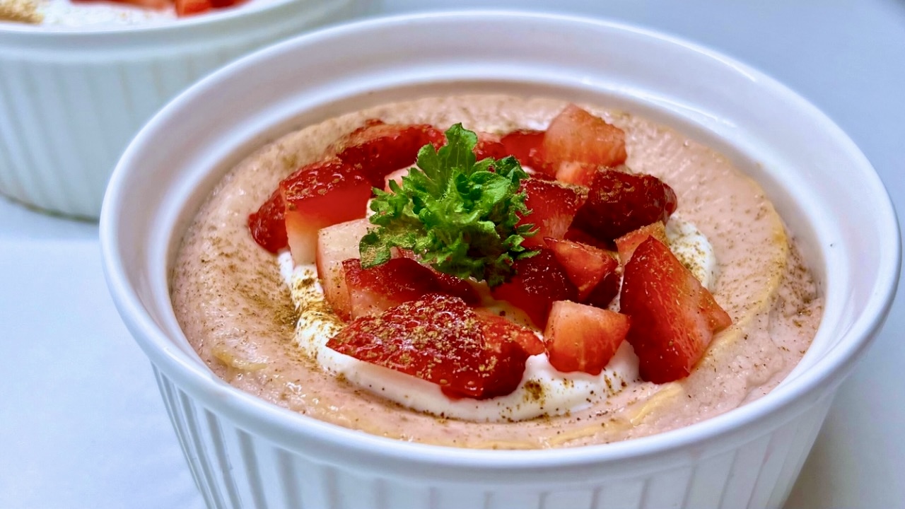 You are currently viewing Przepis na Truskawkowy Sernik Bez Cukru – Łatwo i Szybko!