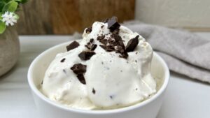 Read more about the article Kremowe lody stracciatella, które przygotujesz bez dodatku cukru