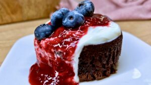 Read more about the article Kakaowe ciastko z 3 składników w 5 minut! Bez mąki i cukru