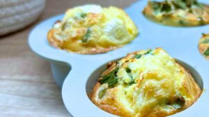 Read more about the article Najłatwiejsze MUFFINKI na śniadanie. Puszyste i bez mąki