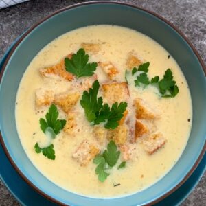 Zupa serowo-cebulowa