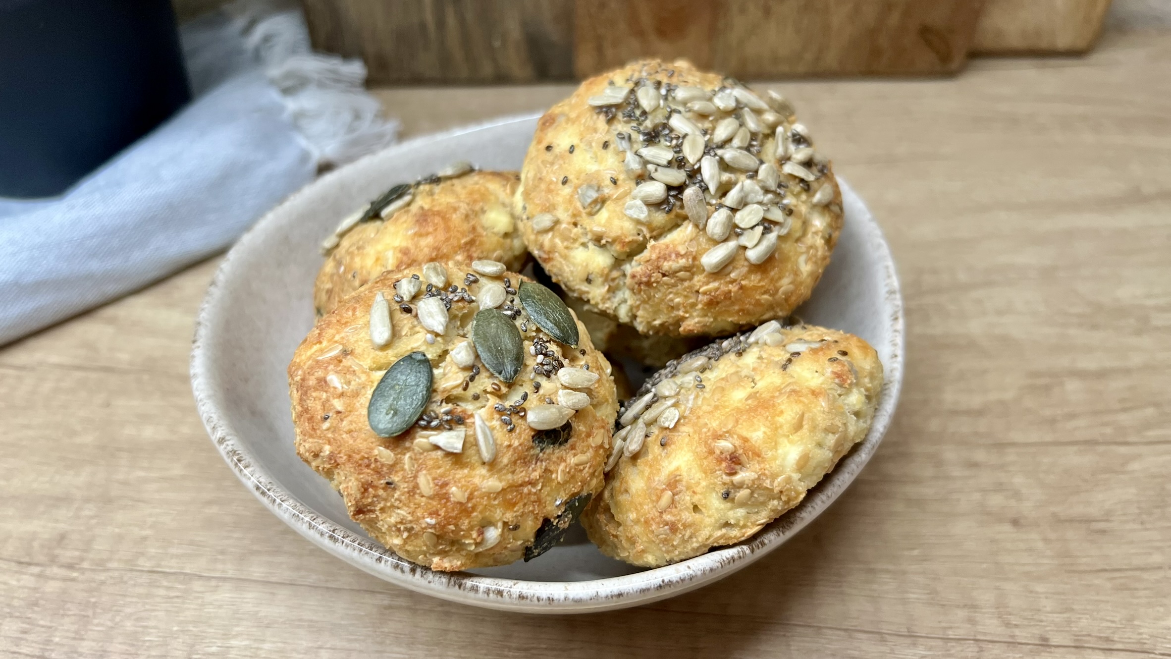 You are currently viewing Bułeczki niskowęglowodanowe. Przygotuj śniadanie białkowo – tłuszczowe